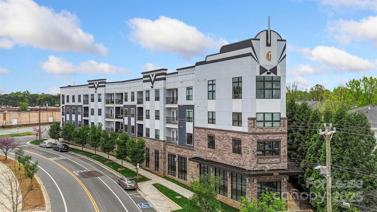 Foto principal - 3630 N Davidson St