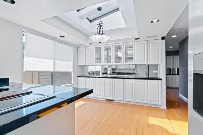 Building Photo - Utilities Paid! 3 Bedroom in Hayward with ...