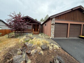 Building Photo - 2345 NW Todds Crest Dr