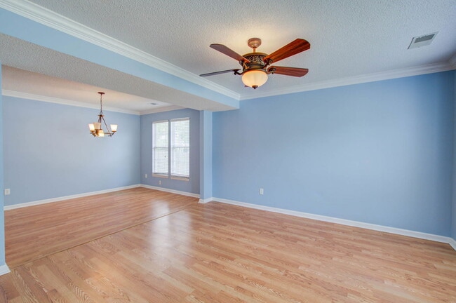 Building Photo - 100 N Pembroke Dr