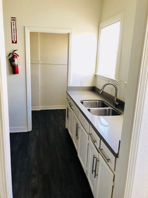 Foto principal - 3827 S Flower Dr