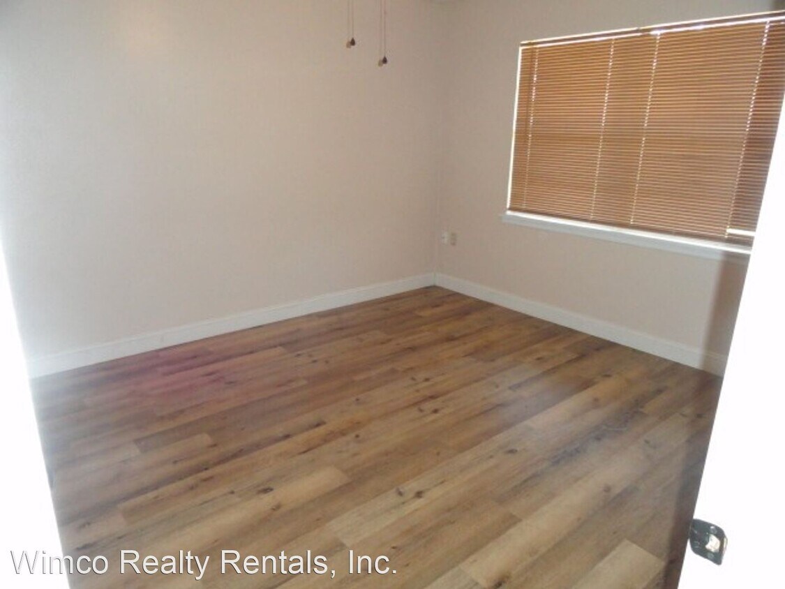 Primary Photo - 605 Colonial Dr