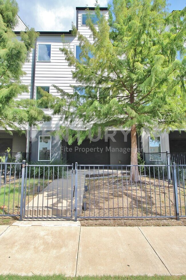 Building Photo - 1430 Grigsby Ave