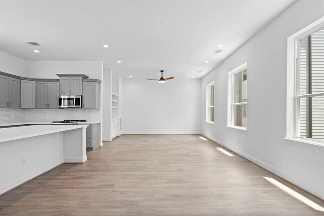 Foto del edificio - 1221 W 16th St