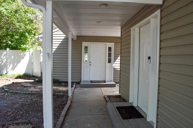 Building Photo - 501 Thornloe Ln