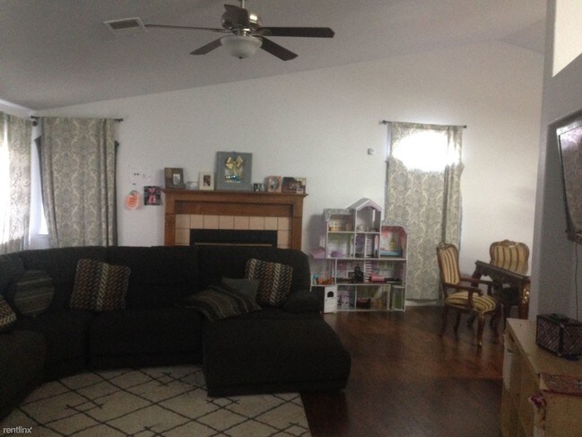 Building Photo - 461 Pearwood Ct