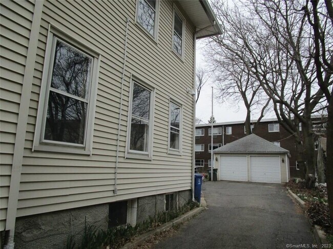 Building Photo - 158 Scofield Ave