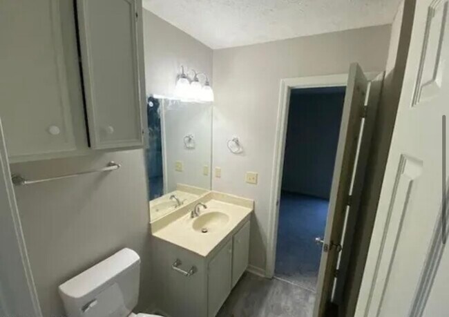 Foto del edificio - 2437B River Oaks Blvd