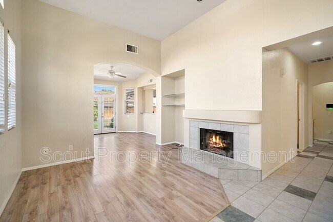 Foto del edificio - 40144 Valeriana Ct