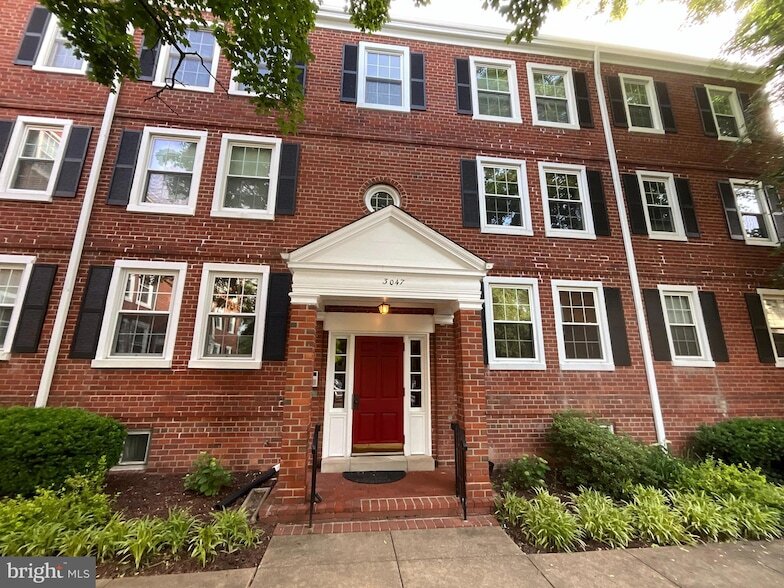 Primary Photo - 3047 S Columbus St