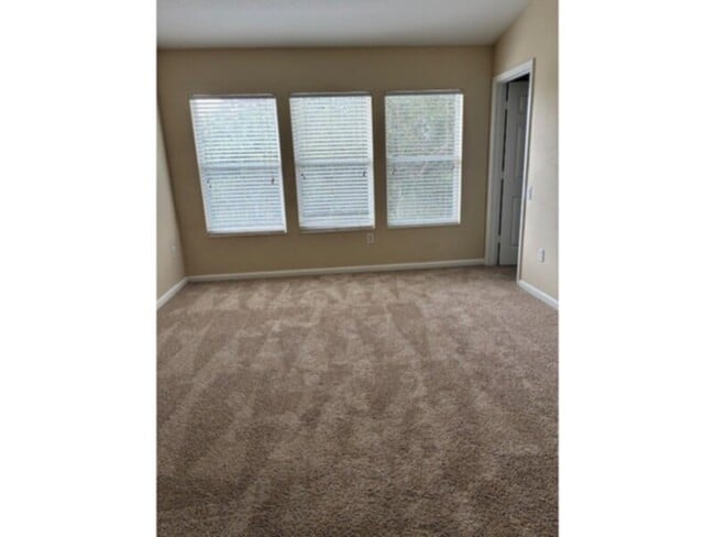 Building Photo - 3 bedroom Townhome with Lake view!!