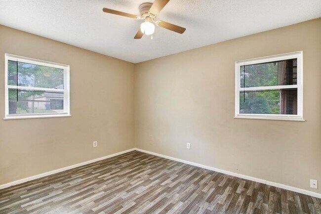 Foto del edificio - 1201 S. Tenth Street