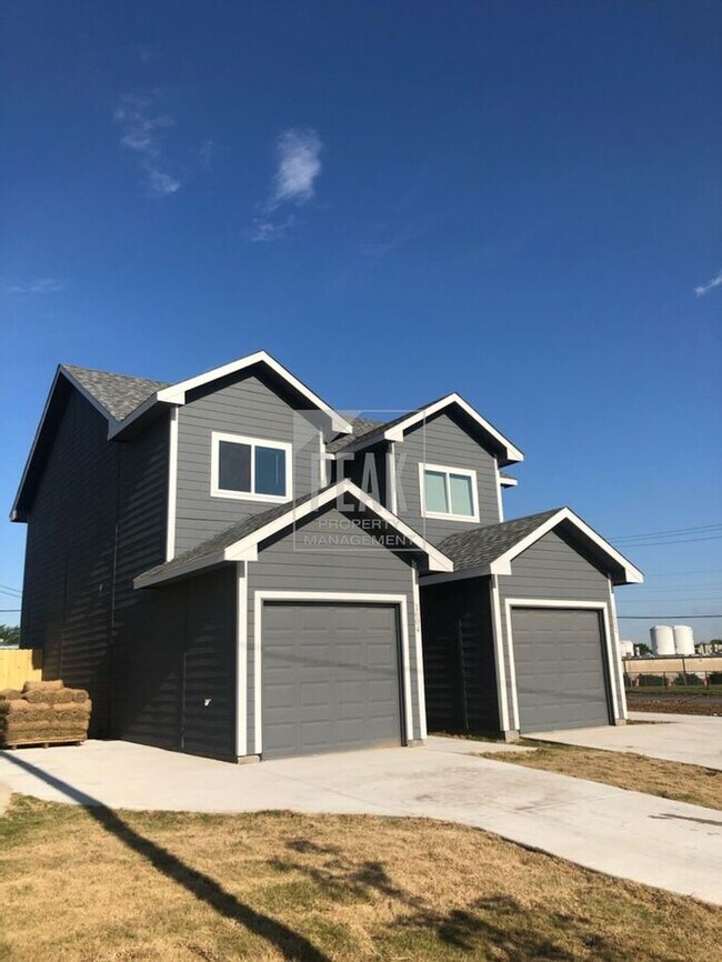 Foto del edificio - $1450! Stylish 2BR Townhome with 15 Minutes from Downtown Fort Worth Stockyards!