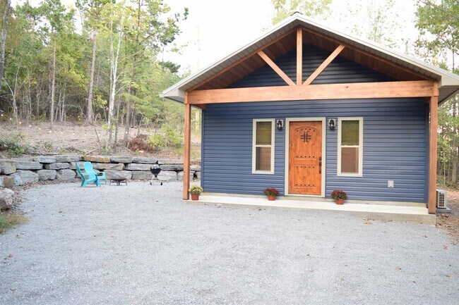 Foto del edificio - 86 Donham Dr