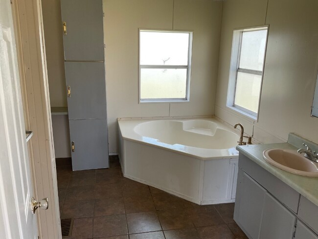 Building Photo - 218 Troy View Dr