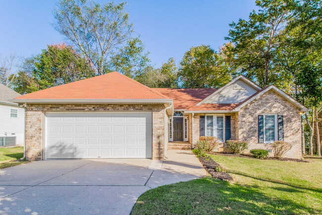 Building Photo - 606 Knollwood Dr