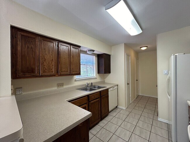 Foto del edificio - SPECIAL PRICE $1795/mo for 14-24 month lea...