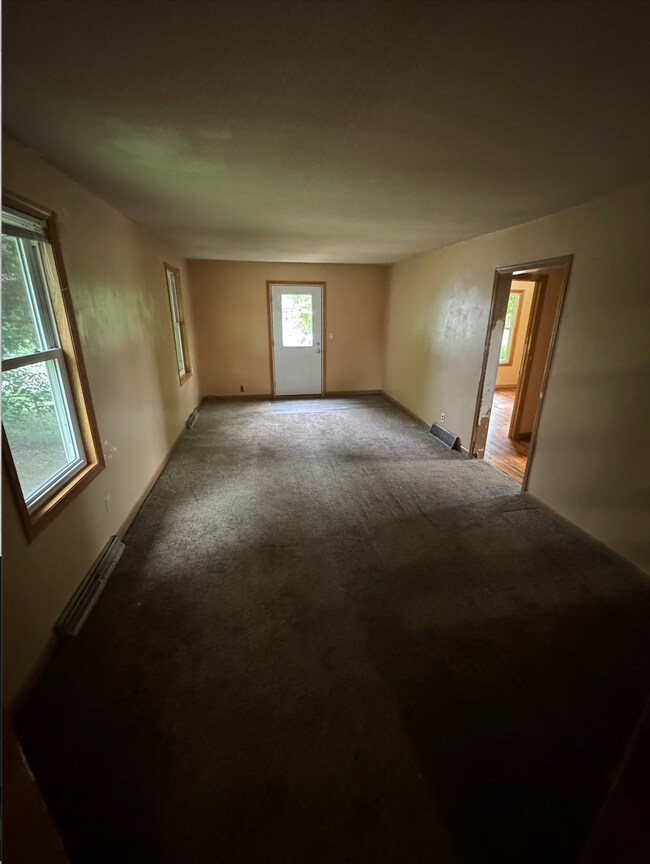 Building Photo - "Charming 3-Bedroom Retreat on Norwood Street – Your Cozy Brainerd Haven Awaits!"