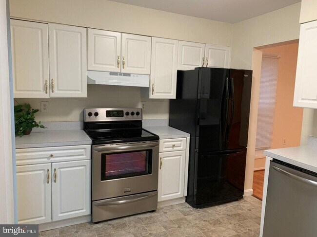 Building Photo - 10262 Wilde Lake Terrace