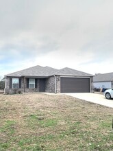Building Photo - 4812 Bedrock Dr