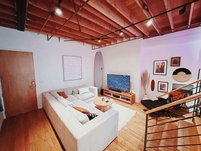 Foto del edificio - 1100 E 3rd St