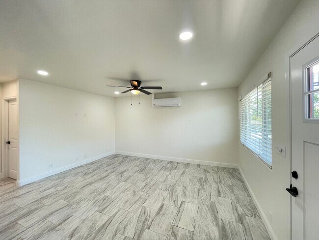 Foto del edificio - 134-N N Poplar Ave