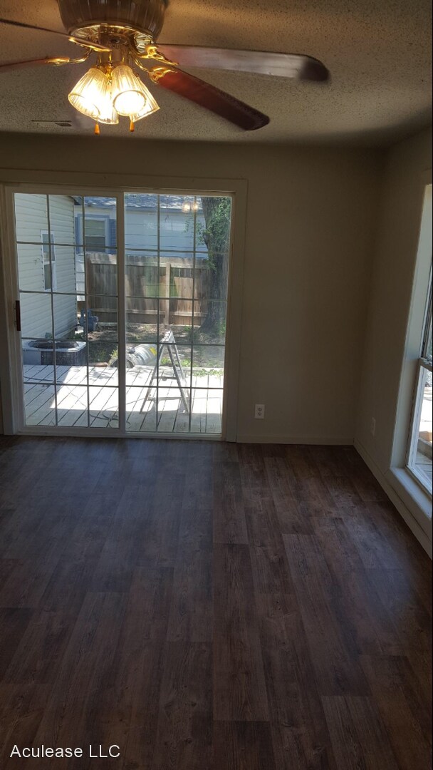 Foto del edificio - 3 br, 1 bath House - 1020 E 8th