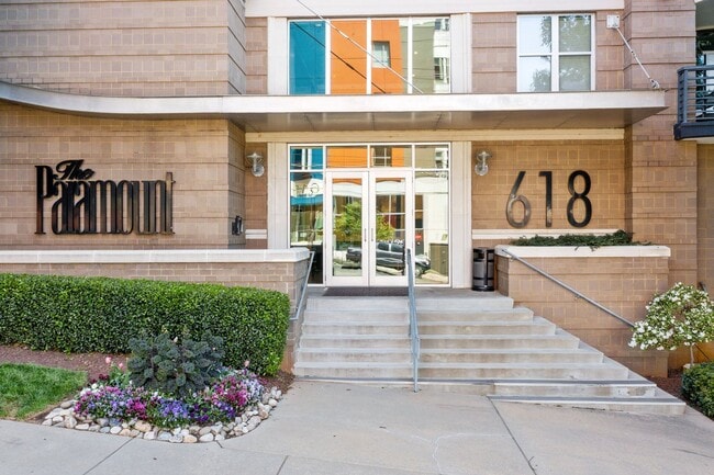 Foto del edificio - Your dream condo in the heart of Raleigh!