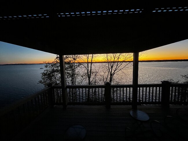 Foto del edificio - 240 Narragansett Ave