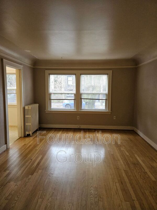 Building Photo - 734 Broadway E