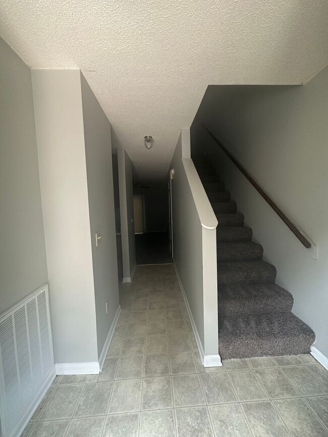 Building Photo - 216 Candlebrook Dr