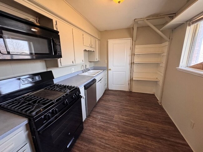 Photo - 3 bed, 1 bath home for rent in Moore near Santa Fe and NW 27th Street, New paint, and flooring!