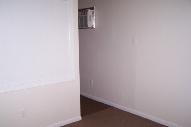 Foto del edificio - 2621 Parkwood Ave