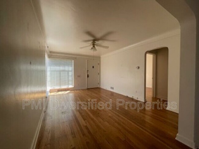 Foto del edificio - 2645-2675 Lakeside Drive