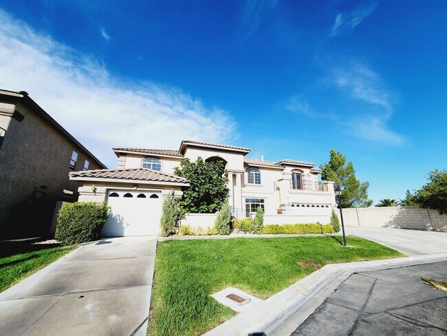 Foto del edificio - COMING SOON! STUNNING 6 BEDROOM HOME WITH ...