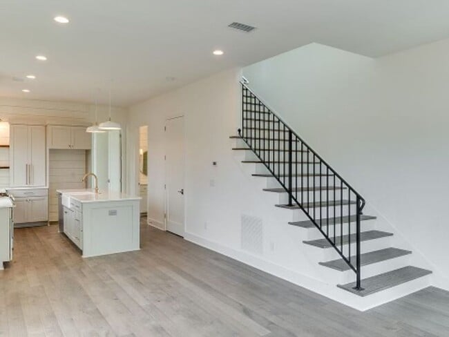 Building Photo - 3bed/3.5Bath LakeFront Home in Trilith