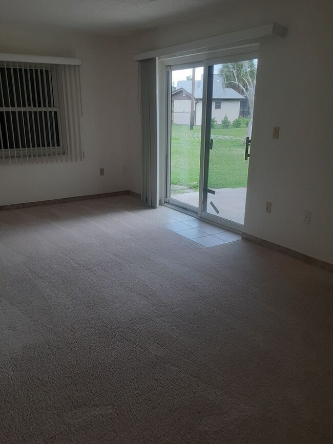 Foto del edificio - Annual rental