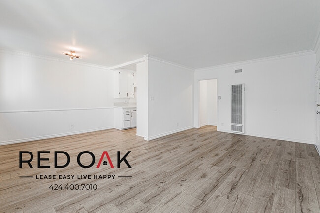 Building Photo - 820 S Gramercy Pl