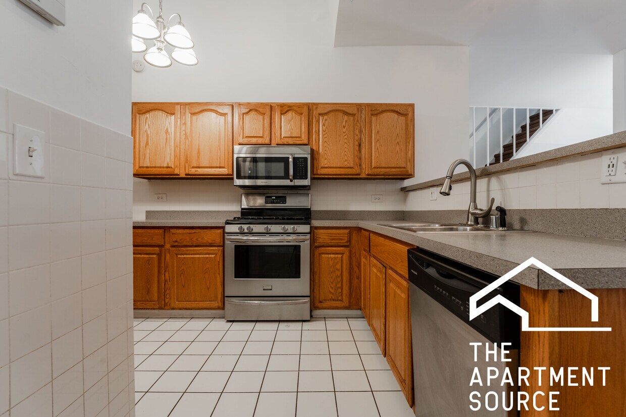 1844 W Henderson St, Chicago, IL 60657 Townhome Rentals in Chicago IL