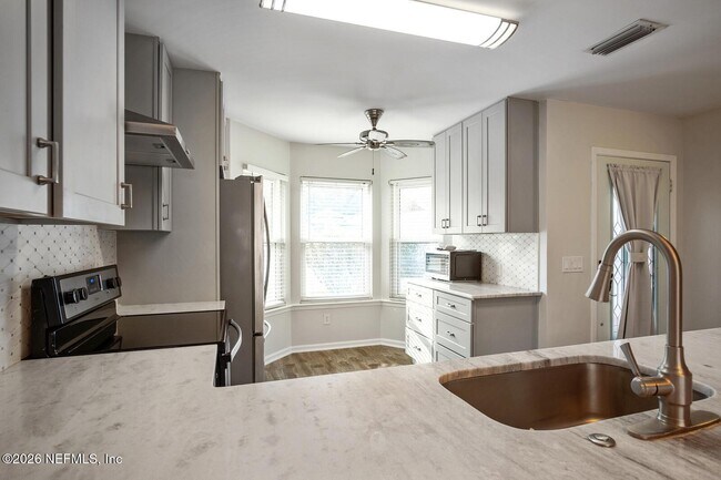 Foto del edificio - 1329 Cove Landing Dr