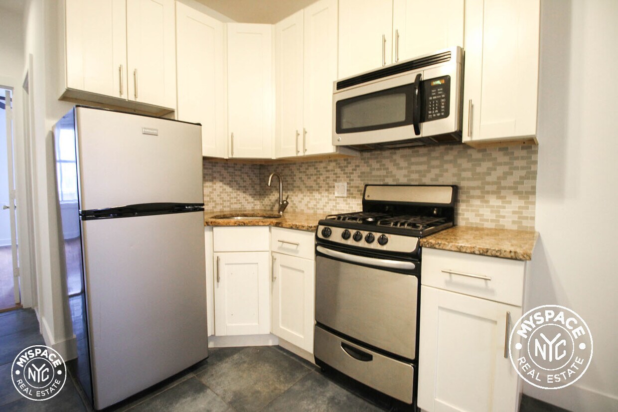 Primary Photo - 290 Harman St