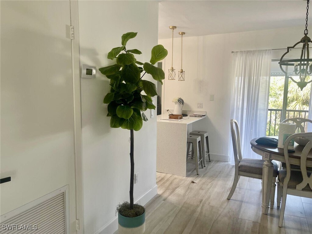 Foto principal - 788 Park Shore Dr