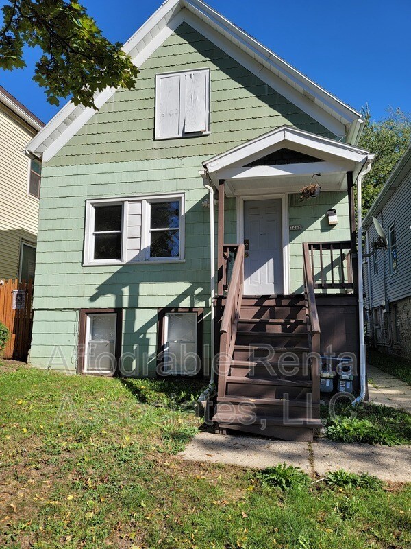 Primary Photo - 2466 S 10th St