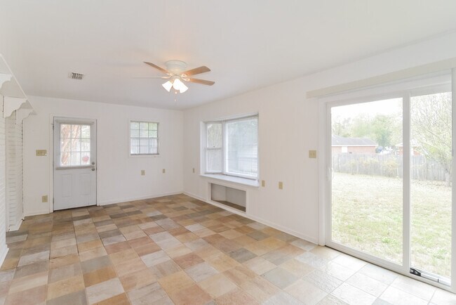 Foto del edificio - 414 Woodhaven Ct