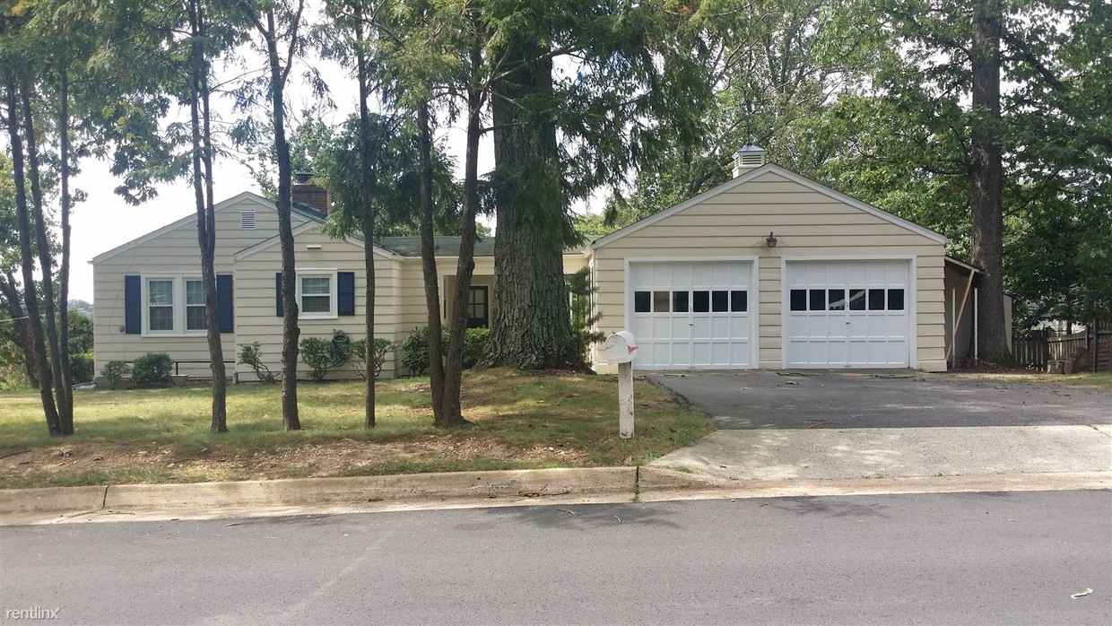 Building Photo - 6900 Mount Daniel Dr