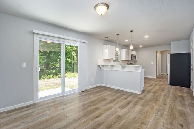 Building Photo - 2227 Macatawa Ln