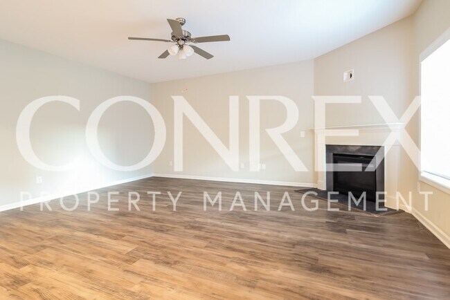 Building Photo - Spacious 4 Bedroom