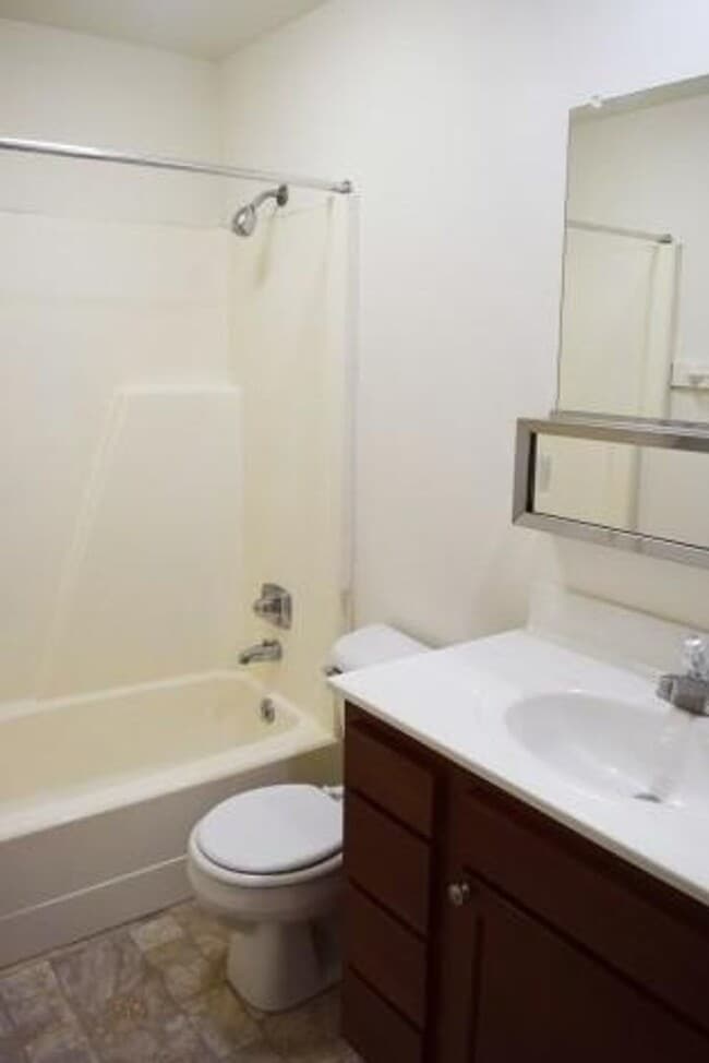 Interior Photo - 508 W White St