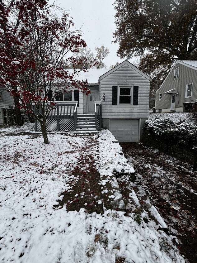 Foto principal - 7351 Clovernook Ave