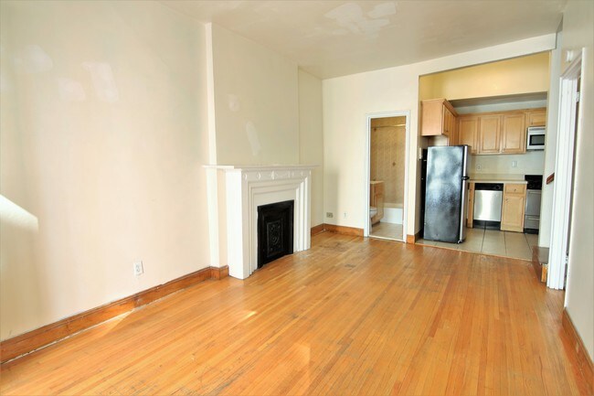 Building Photo - 35 W 76th St